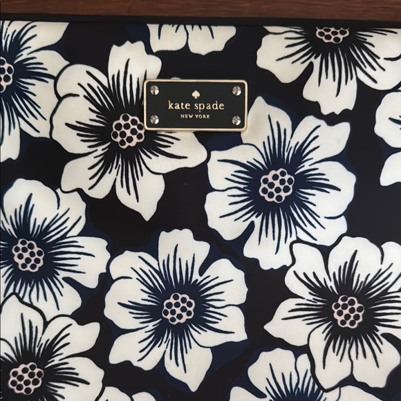 Kate Spade Black and White Floral Laptop Sleeve - Picture 2 of 16